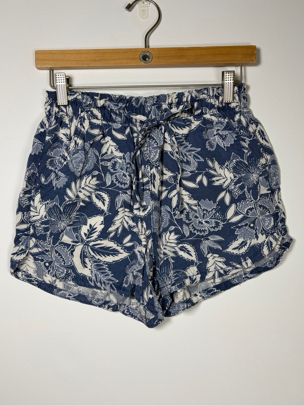American Eagle Outfitters Navy and White Floral Drawstring Soft Shorts